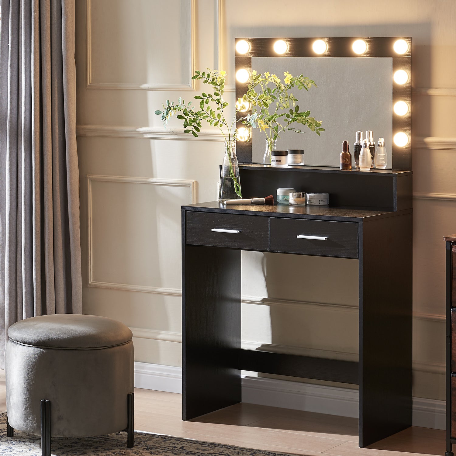 Make-up Vanity Table With Mirror And Lamp